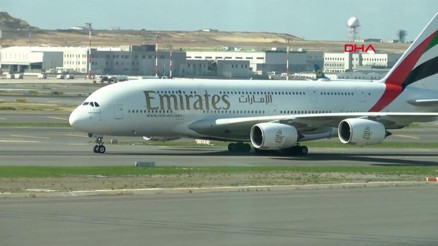 Londra-Dubai seferini yapan dev uçak, İstanbul Havalimanına acil iniş yaptı