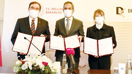 Demirören Medya Lisesi için imzalar atıldı: Geleceğin gazetecileri bu okuldan yetişecek