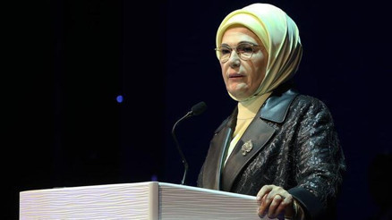 Emine Erdoğan: Hayatın kadın fikriyle yeniden yorumlanmasına fırsat verelim Emine Erdoğan: Hayatın kadın fikriyle yeniden yorumlanmasına fırsat verelim