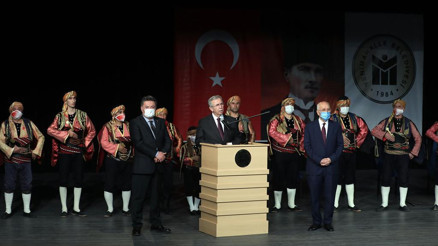 Gururla ve coşkuyla