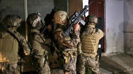 Adanada Cono aşiretine eş zamanlı operasyon