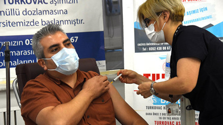 Turkovac, hatırlatma dozu olarak Kayseride ilk gönüllüye uygulandı