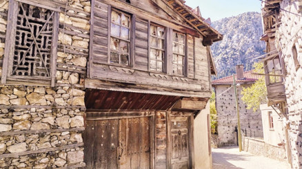 Toroslar’da düğmeli evlerin köyü: Ormana