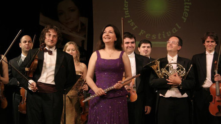 Doğu Batı ile Buluşuyor