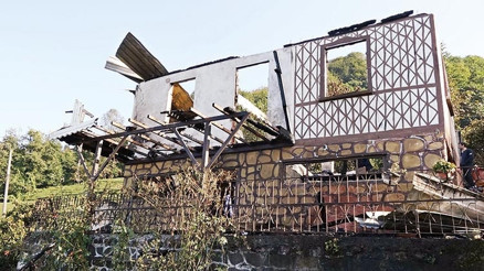 Evi yanan ressama destek yağdı Evi yanan ressama destek yağdı