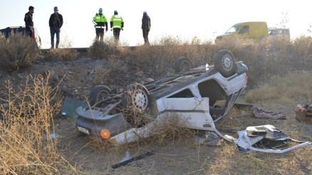 Çubukta otomobil şarampole devrildi: 1 ölü, 2 yaralı