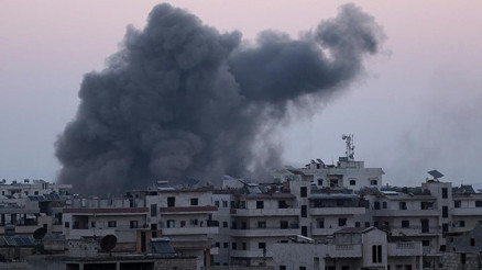 Rus savaş uçakları, İdlibde Türkiye sınırındaki SMO noktasını vurdu