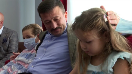 AK Partili Dağ, İzmirdeki depremin sembol ismi Aydayı ziyaret etti