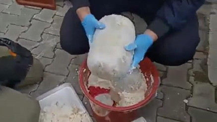 Peynir bidonlarından çıkanlar şoke etti 1 gözaltı