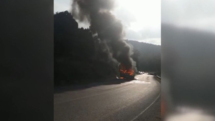 15 gün önce aldığı otomobil gözlerinin önünde kül oldu