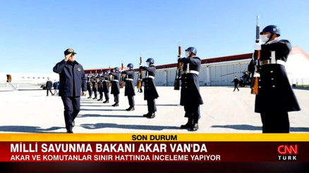 Milli Savunma Bakanı Hulusi Akar sınırda incelemelerde bulunuyor