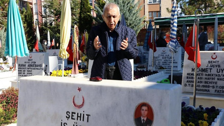 Şehit babası oğlunu her gün ziyaret ediyor