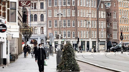 Hollandada haftalık koronavirüs vakalarında en yüksek artış kaydedildi
