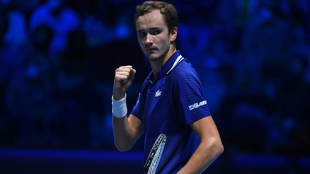 Daniil Medvedev, Zverevi üç sette geçti
