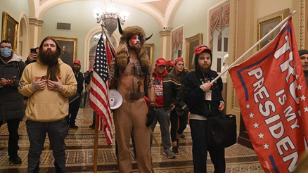 ABDde Kongre baskınına katılan QAnon Şamanının cezası belli oldu