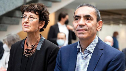 Almanyadan Uğur Şahin ve Özlem Türeciye büyük ödül