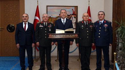 Milli Savunma Bakanı Akar, Kayseri Valiliğini ziyaret etti