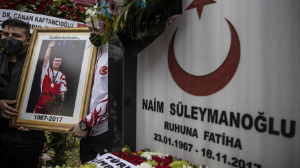 Naim Süleymanoğlu kabri başında anıldı