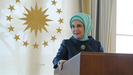 Emine Erdoğan, TOGEMDERin eski ve yeni yönetim kurulu üyeleriyle bir araya geldi