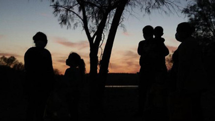 Meksikada durdurulan tır konteynerlerden 600 göçmen çıktı