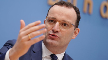 BioNTech yerine Moderna kararı tepki çekti