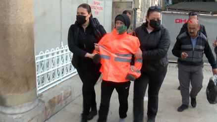 Cuma namazı sırasında bale yapan Rus kadın, yerleştiği camiden böyle çıkartıldı