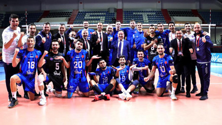 Halkbank efeleri filede esiyor