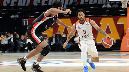 Galatasaray, derbide Beşiktaşı farklı yendi