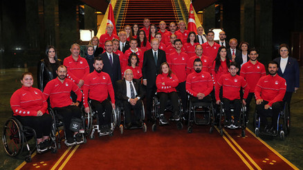 Cumhurbaşkanı Erdoğan milli sporcuları kabul etti