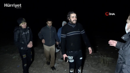 İnsan kaçakçıları göçmenleri silah zoruyla denize attı iddiası İnsan kaçakçıları göçmenleri silah zoruyla denize attı iddiası