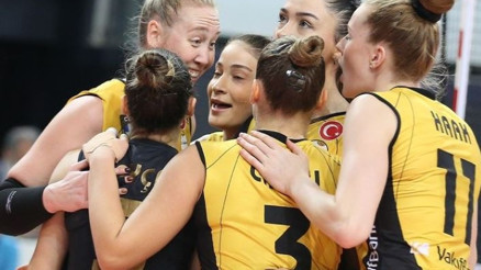 VakıfBank, Aydın Büyükşehir Belediyesporu rahat geçti
