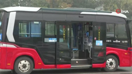 Çin’de sürücüsüz 3 otobüs testlere başladı