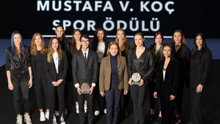 Mete Gazoz ve A Milli Kadın Voleybol Takımına büyük onur