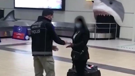Havalimanında yakalandı Tam 4 kilo 522 gram ele geçirildi