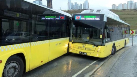 Avcılarda İETT otobüsleri birbirine çarptı