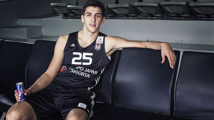 Beşiktaş Icrypex, Kenan Sipahinin transferini açıkladı