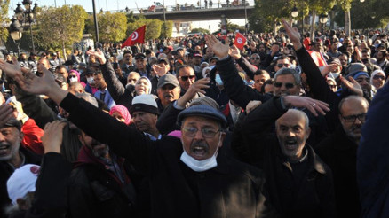 Tunusta devrimin 11. yılında halk sokaklara indi...