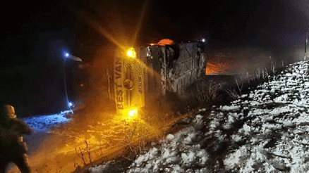 Van-Bitlis karayolunda can pazarı Yolcu otobüsleri devrildi: 24 yaralı