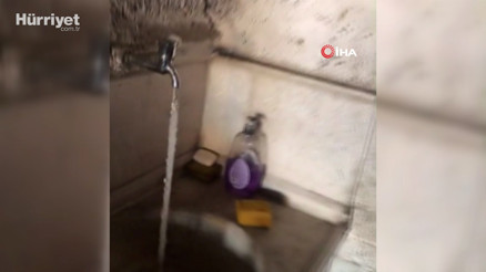 Hava eksi 12 dereceye düştü, çeşmeden akan su dondu