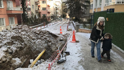 Yayalar tehlikeye teğet geçiyor