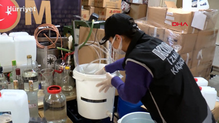 İzmirde yılbaşı öncesinde il genelinde 79 ayrı sahte içki operasyonu İzmirde yılbaşı öncesinde il genelinde 79 ayrı sahte içki operasyonu