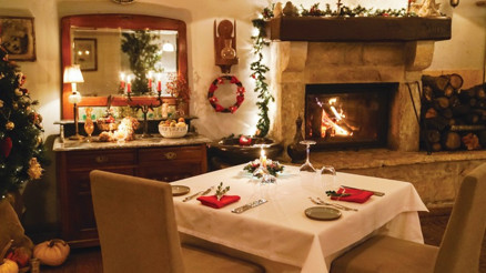 Çıtır çıtır yanan, sıcacık şöminenin başında...