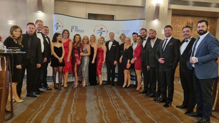 İş dünyası baloda buluştu