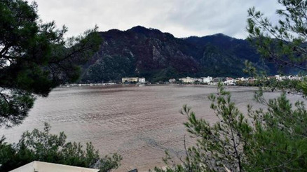 Marmariste deniz kahverengiye döndü