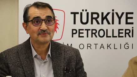 Bakan Dönmez, Yavuz Sondaj Gemisi personeliyle bir araya geldi Bakan Dönmez, Yavuz Sondaj Gemisi personeliyle bir araya geldi