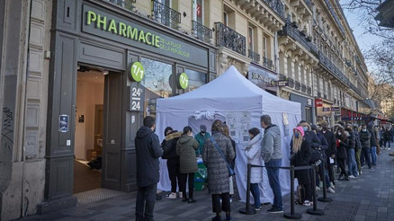 Fransa, tam aşılı vakalar için karantina süresini 7 güne düşürdü