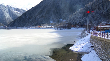 Uzungöl, kısmen buz tuttu
