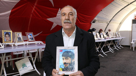 Evlat nöbetindeki baba oğluna seslendi