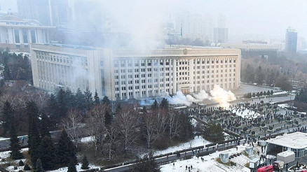 Kazakistan’da huzursuzluk: Akaryakıta zam ülkeyi karıştırdı