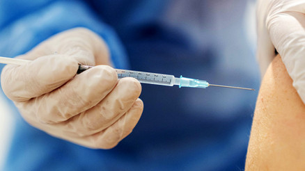 Almanya’da aşı zorunluluğu kargaşası Almanya’da aşı zorunluluğu kargaşası